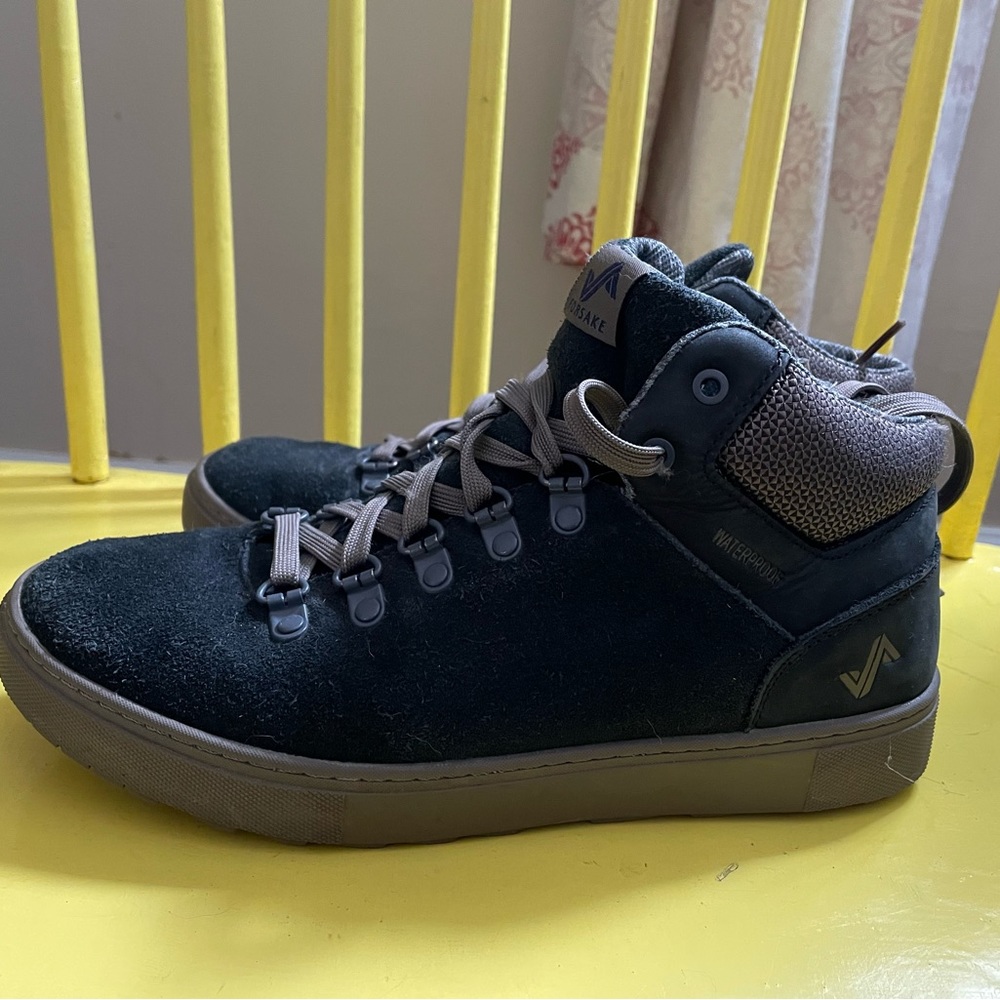 Forsake women’s mid height waterproof boot, size 8
